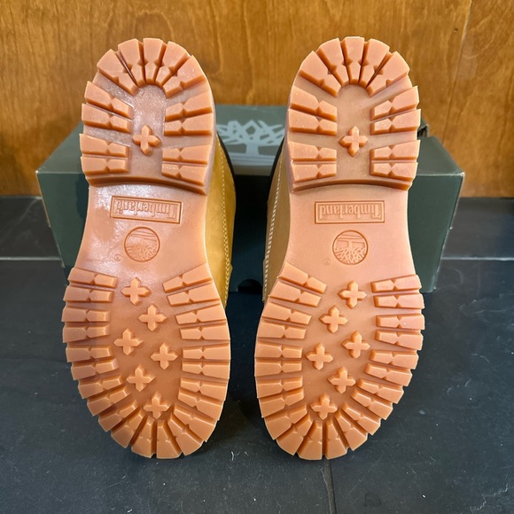 Timberland Nellie Waterproof Chuckka Wheat Nubuck Boots NWT in box Size 6.5 - Picture 4 of 5